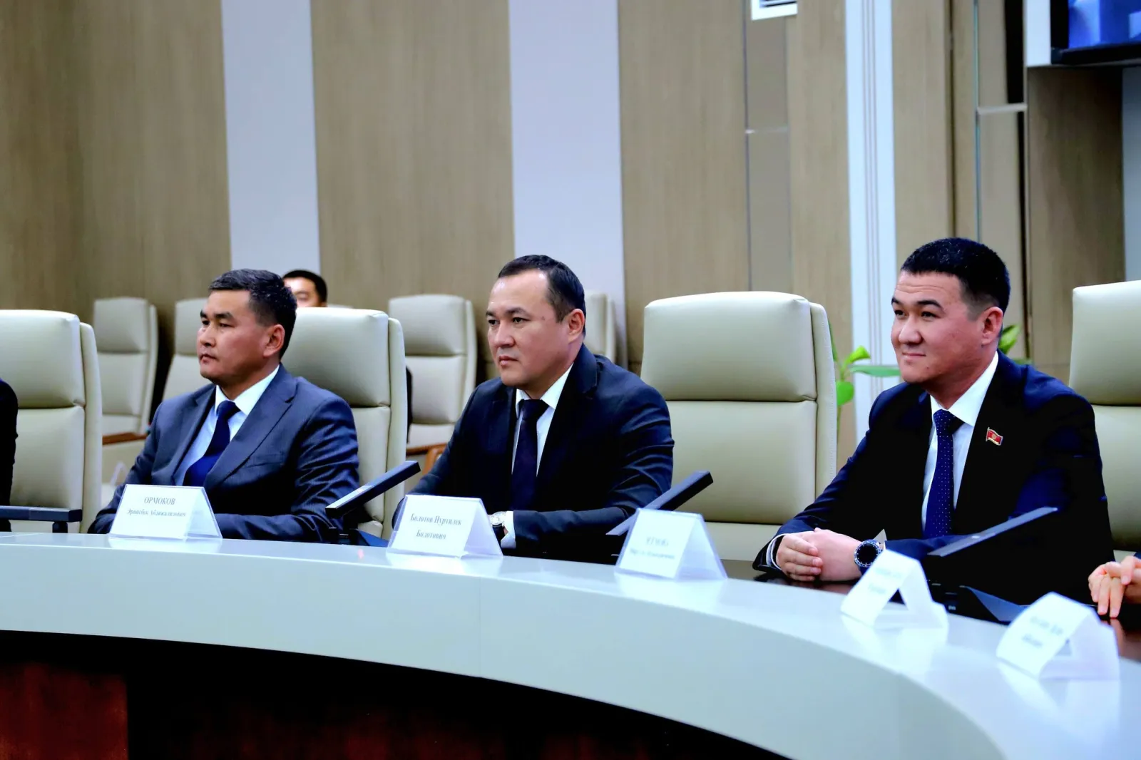 МАНАС ШААРДЫК КЕҢЕШИНИН ТӨРАГАСЫ ШААР МЭРИ МЕНЕН БИРГЕЛИКТЕ АНКАРАДАН КЕЛГЕН ДЕЛЕГАЦИЯНЫ КАБЫЛ АЛДЫ