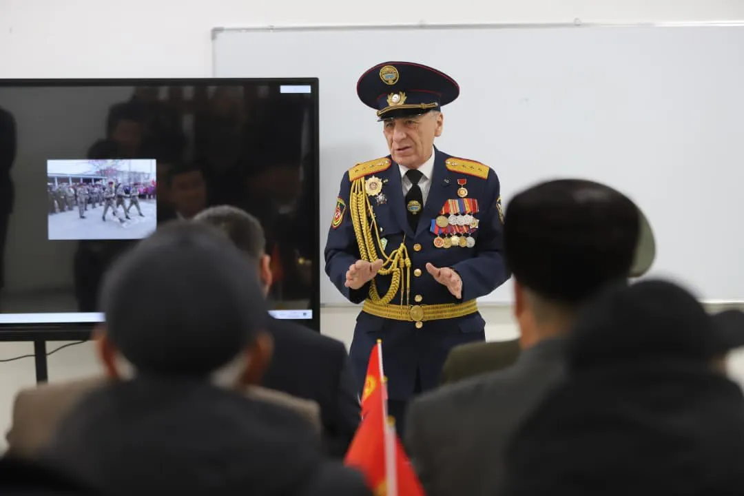 Бүгүн Манас шаарындагы Иманалы Сатыбаев атындагы №19 орто мектебинде аскерге чейинки даярдоо кабинети ачылды.