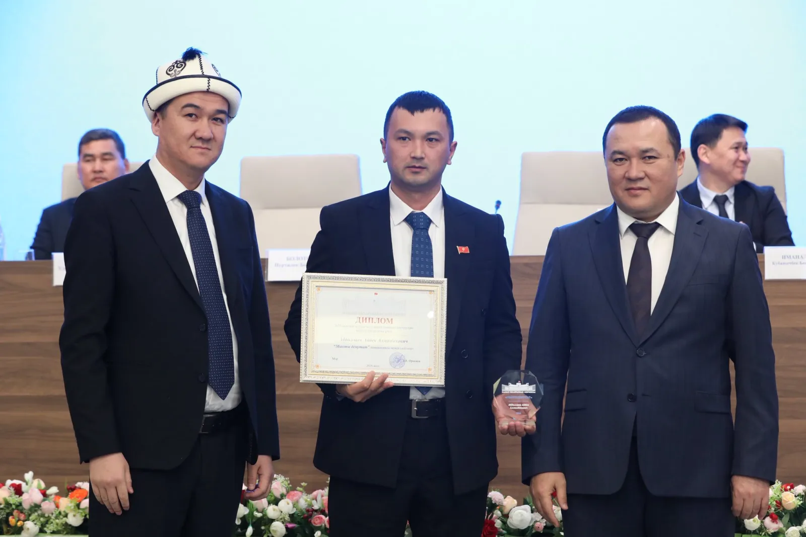 ЖЫЛДЫН МЫКТЫ ДЕПУТАТТАРЫ СЫЙЛАНДЫ