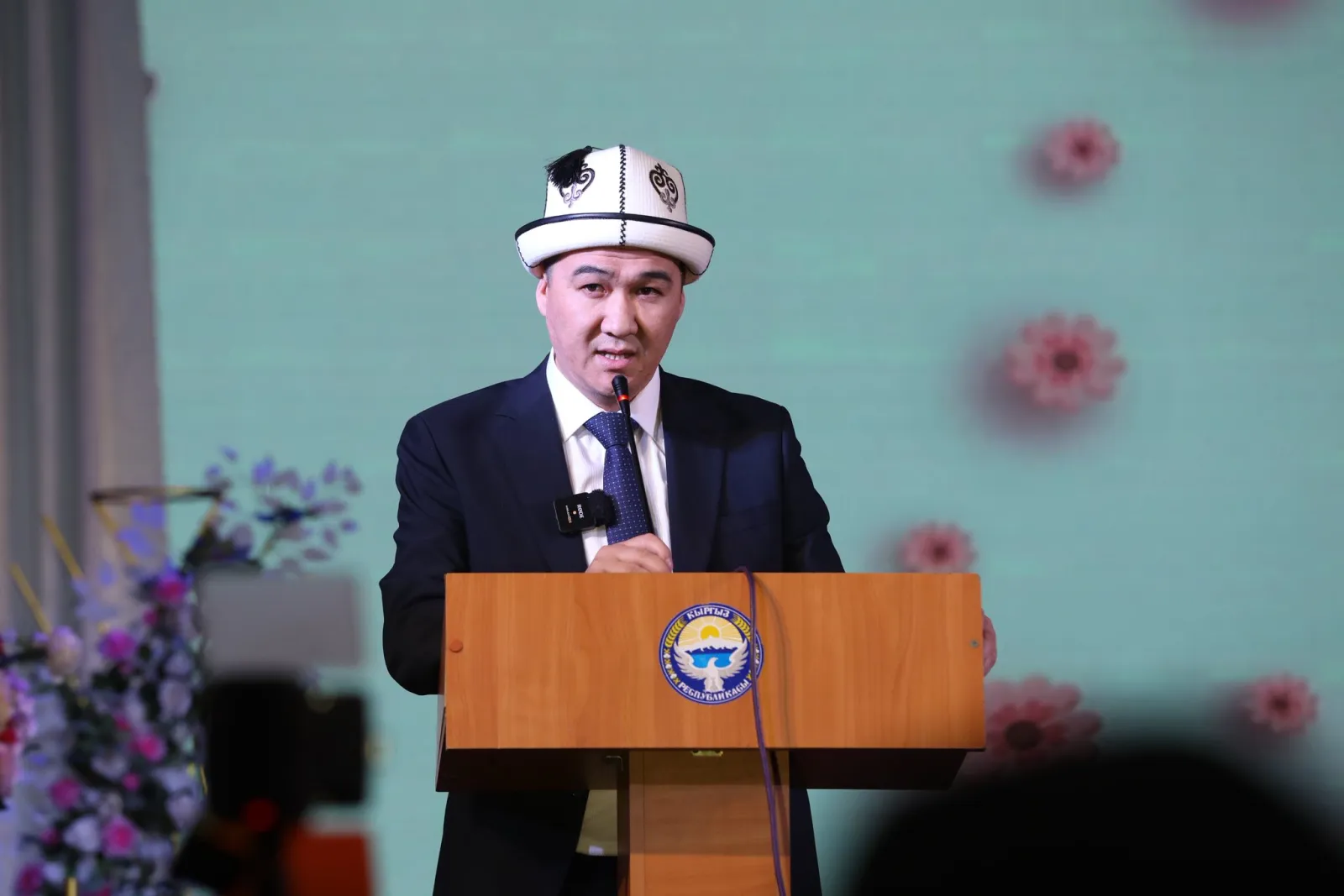 ТӨРАГА АЯЛДАРДЫН ЭЛ АРАЛЫК МАЙРАМЫНА КАРАТА 300 АЯЛГА БЕЛЕК БЕРДИ