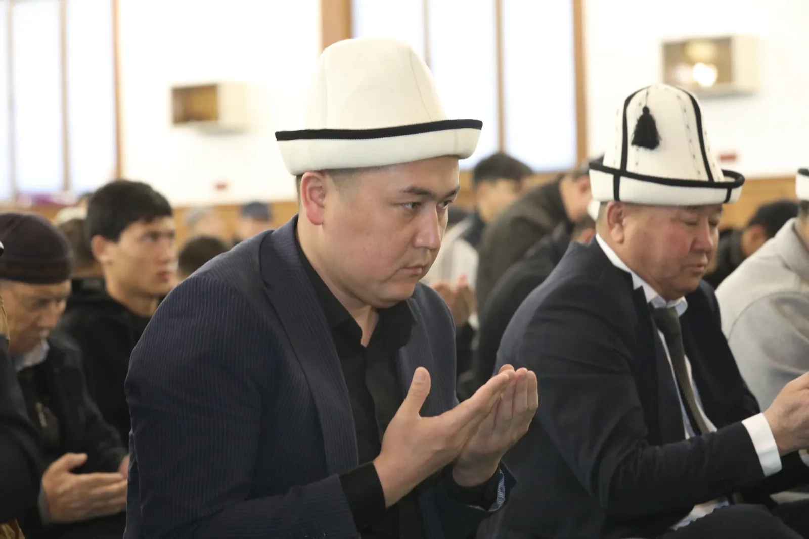 Төрага Аскат Талант уулу “Аалым Мусулманкул ажы” мечитинде Айт намазга катышты