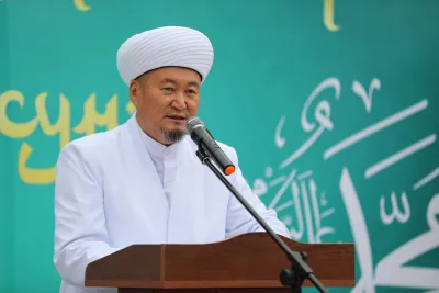 МАНАС ШААРЫНДА КУРМАН АЙТ НАМАЗЫ “АЗАТТЫК” АЯНТЫНДА ОКУЛДУ