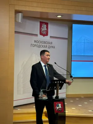 МАНАС ШААРДЫК КЕҢЕШИНИН ТӨРАГАСЫ ЖАНА ДЕПУТАТТАР «ОРУСИЯНЫ ТААНЫ» ДОЛБООРУНУН АЛКАГЫНДА МОСКВАДАГЫ ИШ-ЧАРАГА КАТЫШТЫ